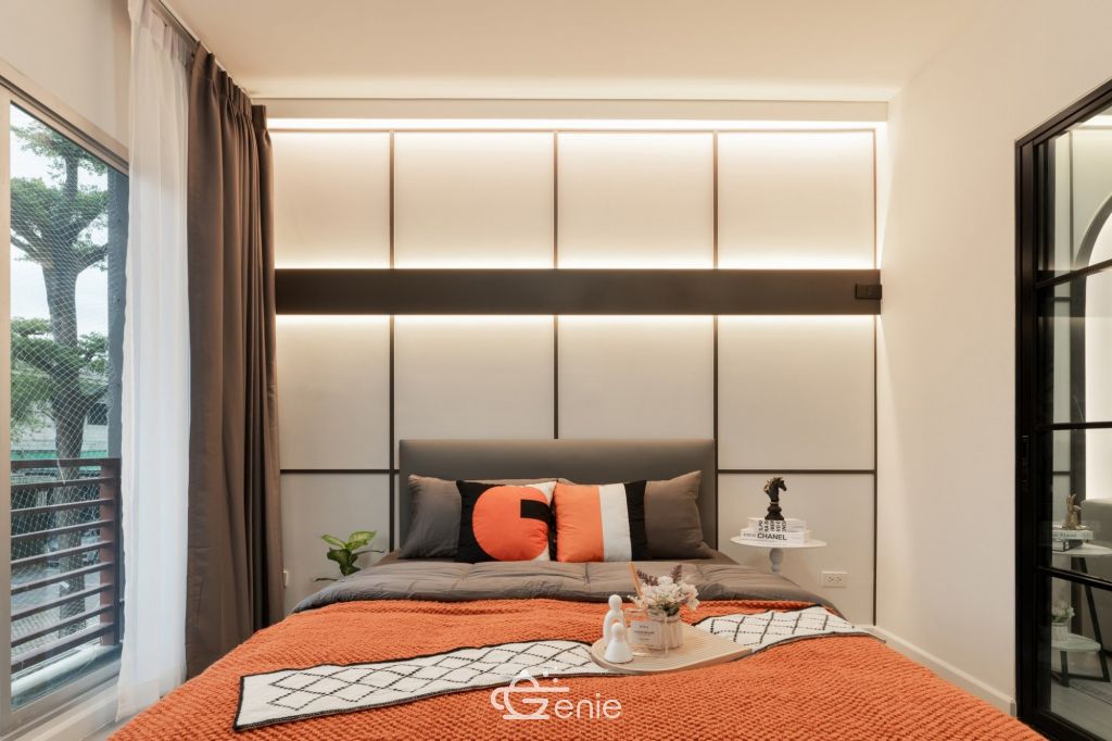 #HuaiWang || π 200 m. to BTS Wongwian Yai || ποΈ 5 min. to ICONSIAM || Installments from just 7,xxx baht || π΅ Motorcycle taxi stand in front of the alley || π Fully equipped with a minimart, shops, and delicious restaurants. Code 3525