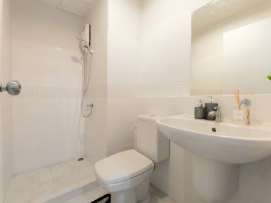 #HuaiWang || 🚝 200 m. to BTS Wongwian Yai || 🛍️ 5 min. to ICONSIAM || Installments from just 7,xxx baht || 🛵 Motorcycle taxi stand in front of the alley || 🛒 Fully equipped with a minimart, shops, and delicious restaurants. Code 3525