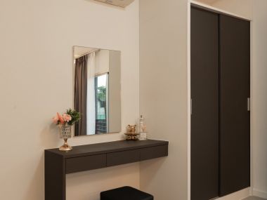 #HuaiWang || 🚝 200 m. to BTS Wongwian Yai || 🛍️ 5 min. to ICONSIAM || Installments from just 7,xxx baht || 🛵 Motorcycle taxi stand in front of the alley || 🛒 Fully equipped with a minimart, shops, and delicious restaurants. Code 3525