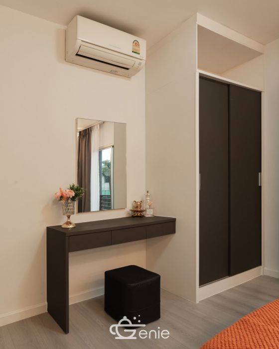 #HuaiWang || ๐ 200 m. to BTS Wongwian Yai || ๐๏ธ 5 min. to ICONSIAM || Installments from just 7,xxx baht || ๐ต Motorcycle taxi stand in front of the alley || ๐ Fully equipped with a minimart, shops, and delicious restaurants. Code 3525