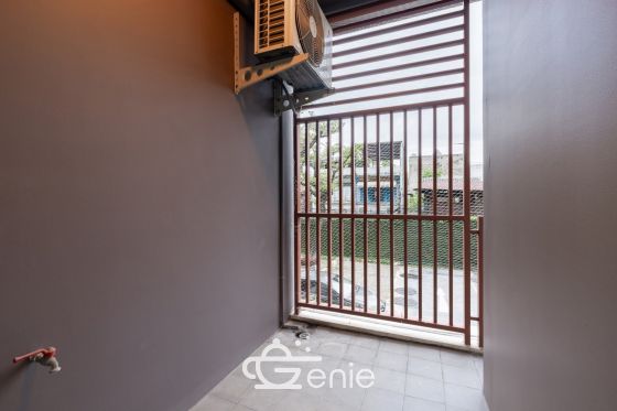 #HuaiWang || ๐ 200 m. to BTS Wongwian Yai || ๐๏ธ 5 min. to ICONSIAM || Installments from just 7,xxx baht || ๐ต Motorcycle taxi stand in front of the alley || ๐ Fully equipped with a minimart, shops, and delicious restaurants. Code 3525