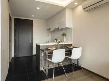 #ทองหล่อ-พระราม9|| ใกล้ร.พ.กรุงเทพ เดินสบายๆ🏥|| ห้องใหญ่ 35 ตรม. 🤩|| สภาพมือ1|| ผ่อน 10,xxx || มีความเป็นส่วนตัวสูง || 🚝 ใกล้ MRT เพชรบุรี รหัส  3527