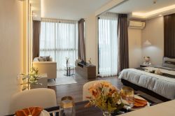 #Thonglor-Rama 9|| Near Bangkok Hospital, easy to walk🏥|| Large room 35 sq m. 🤩|| New condition|| Installment 10,xxx || High privacy || 🚝 Near MRT Phetchaburi Code 3527