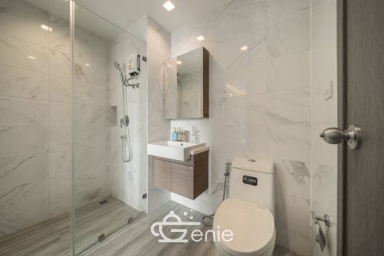 #Thonglor-Rama 9|| Near Bangkok Hospital, easy to walk🏥|| Large room 35 sq m. 🤩|| New condition|| Installment 10,xxx || High privacy || 🚝 Near MRT Phetchaburi Code 3527
