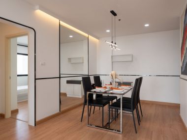 #Chaeng Watthana New condition 🤯 Large 81 sq m. 2 bedrooms 2 bathrooms | Installment only 12,xxx | Private parking 🚝 300 m. MRT Muang Thong Thani | 3 minutes Central Chaeng Watthana | 😍 Luxurious decoration | 😋 7-11 next to the project Code 3530