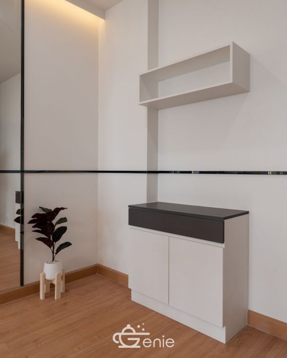 #Chaeng Watthana New condition 🤯 Large 81 sq m. 2 bedrooms 2 bathrooms | Installment only 12,xxx | Private parking 🚝 300 m. MRT Muang Thong Thani | 3 minutes Central Chaeng Watthana | 😍 Luxurious decoration | 😋 7-11 next to the project Code 3530