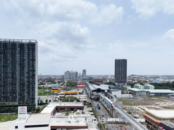 #Chaeng Watthana New condition 🤯 Large 81 sq m. 2 bedrooms 2 bathrooms | Installment only 12,xxx | Private parking 🚝 300 m. MRT Muang Thong Thani | 3 minutes Central Chaeng Watthana | 😍 Luxurious decoration | 😋 7-11 next to the project Code 3530
