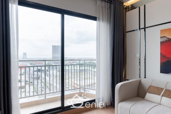 #Chaeng Watthana New condition 🤯 Large 81 sq m. 2 bedrooms 2 bathrooms | Installment only 12,xxx | Private parking 🚝 300 m. MRT Muang Thong Thani | 3 minutes Central Chaeng Watthana | 😍 Luxurious decoration | 😋 7-11 next to the project Code 3530
