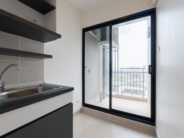 #Chaeng Watthana New condition 🤯 Large 81 sq m. 2 bedrooms 2 bathrooms | Installment only 12,xxx | Private parking 🚝 300 m. MRT Muang Thong Thani | 3 minutes Central Chaeng Watthana | 😍 Luxurious decoration | 😋 7-11 next to the project Code 3530