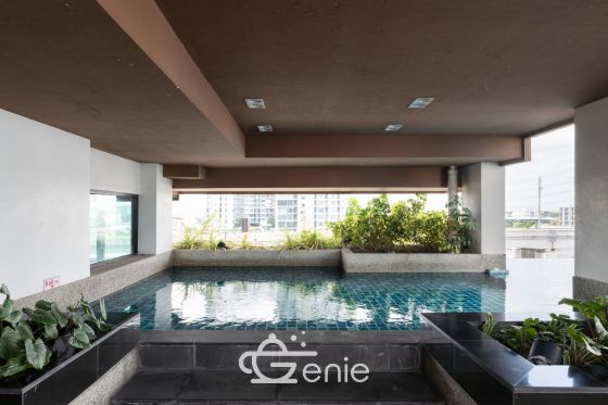 #Chaeng Watthana New condition 🤯 Large 81 sq m. 2 bedrooms 2 bathrooms | Installment only 12,xxx | Private parking 🚝 300 m. MRT Muang Thong Thani | 3 minutes Central Chaeng Watthana | 😍 Luxurious decoration | 😋 7-11 next to the project Code 3530