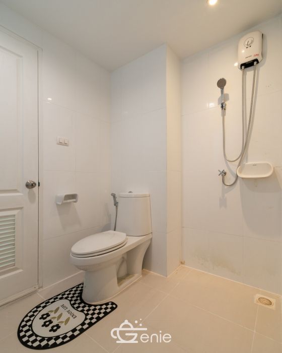 #Sukhumvit || โจ2 bedrooms, 60 sq.m. ||๐ 3 minutes to Punnawithi BTS || Installment payments only 9,xxx baht ||๐๏ธ 5 minutes to Seacon Square || ๐ Convenience store available || ๐ต Motorcycle taxi stand in front of the alley || Code 3543