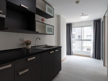 #Sukhumvit || ✨2 bedrooms, 60 sq.m. ||🚝 3 minutes to Punnawithi BTS || Installment payments only 9,xxx baht ||🛍️ 5 minutes to Seacon Square || 😊 Convenience store available || 🛵 Motorcycle taxi stand in front of the alley || Code 3543