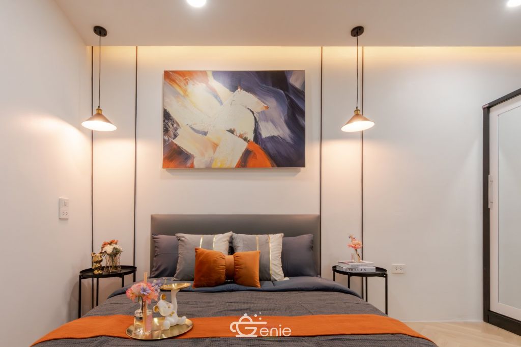 Spacious 57 sq.m. condo✨ || 6 minutes to The Mall Ramkhamhaeng || Installments only 6,xxx baht || 🛍 5 minutes to MRT Hua Mak || 😋 Abundant shops and restaurants || Code 3550