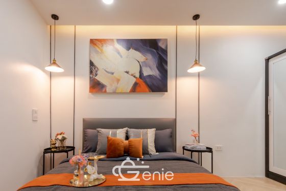 Spacious 57 sq.m. condo✨ || 6 minutes to The Mall Ramkhamhaeng || Installments only 6,xxx baht || 🛍 5 minutes to MRT Hua Mak || 😋 Abundant shops and restaurants || Code 3550