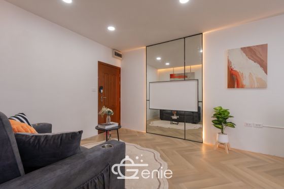 Spacious 57 sq.m. condo✨ || 6 minutes to The Mall Ramkhamhaeng || Installments only 6,xxx baht || 🛍 5 minutes to MRT Hua Mak || 😋 Abundant shops and restaurants || Code 3550