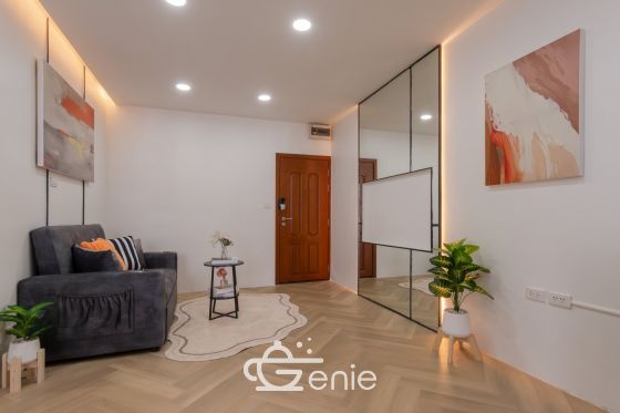 Spacious 57 sq.m. condo✨ || 6 minutes to The Mall Ramkhamhaeng || Installments only 6,xxx baht || 🛍 5 minutes to MRT Hua Mak || 😋 Abundant shops and restaurants || Code 3550