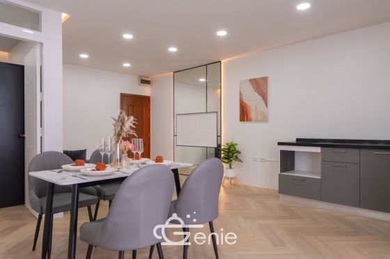 Spacious 57 sq.m. condo✨ || 6 minutes to The Mall Ramkhamhaeng || Installments only 6,xxx baht || 🛍 5 minutes to MRT Hua Mak || 😋 Abundant shops and restaurants || Code 3550