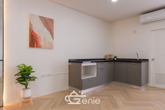 Spacious 57 sq.m. condo✨ || 6 minutes to The Mall Ramkhamhaeng || Installments only 6,xxx baht || 🛍 5 minutes to MRT Hua Mak || 😋 Abundant shops and restaurants || Code 3550