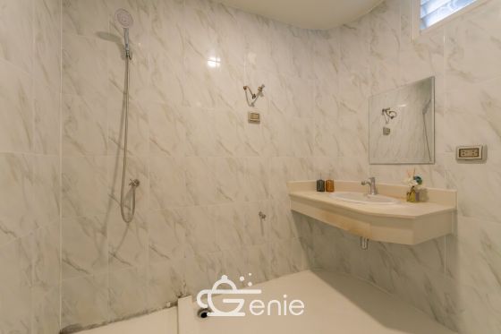 Spacious 57 sq.m. condo✨ || 6 minutes to The Mall Ramkhamhaeng || Installments only 6,xxx baht || 🛍 5 minutes to MRT Hua Mak || 😋 Abundant shops and restaurants || Code 3550