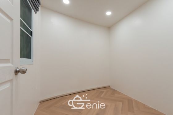 Spacious 57 sq.m. condo✨ || 6 minutes to The Mall Ramkhamhaeng || Installments only 6,xxx baht || 🛍 5 minutes to MRT Hua Mak || 😋 Abundant shops and restaurants || Code 3550