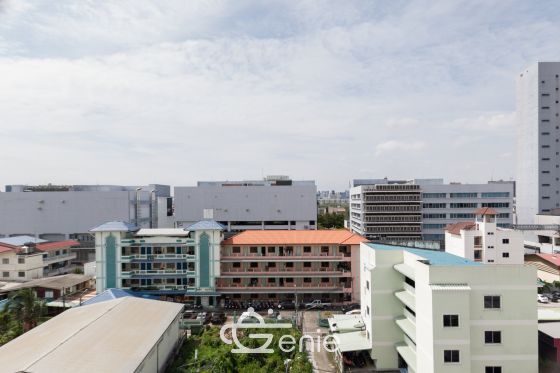 Spacious 57 sq.m. condo✨ || 6 minutes to The Mall Ramkhamhaeng || Installments only 6,xxx baht || 🛍 5 minutes to MRT Hua Mak || 😋 Abundant shops and restaurants || Code 3550