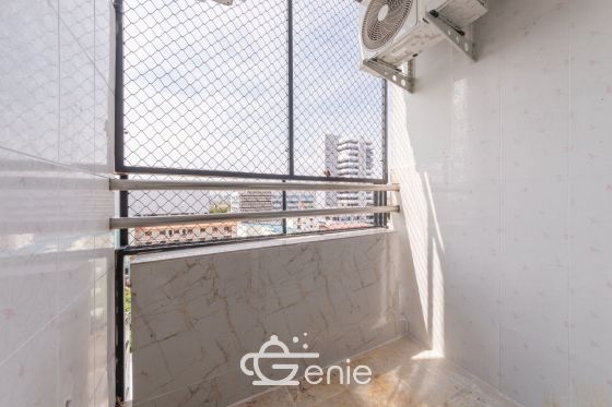 Spacious 57 sq.m. condo✨ || 6 minutes to The Mall Ramkhamhaeng || Installments only 6,xxx baht || 🛍 5 minutes to MRT Hua Mak || 😋 Abundant shops and restaurants || Code 3550