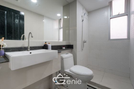 #Ratchada, large room, 37 sq m. || ๐450 meters to #MRT Suthisan || ๐๏ธ 5 minutes to #Central Rama 9 || Installment payments only 9,xxx baht || Code 3557