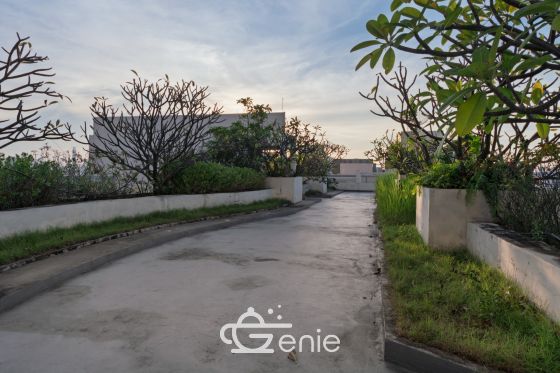 #Ratchada, large room, 37 sq m. || ๐450 meters to #MRT Suthisan || ๐๏ธ 5 minutes to #Central Rama 9 || Installment payments only 9,xxx baht || Code 3557