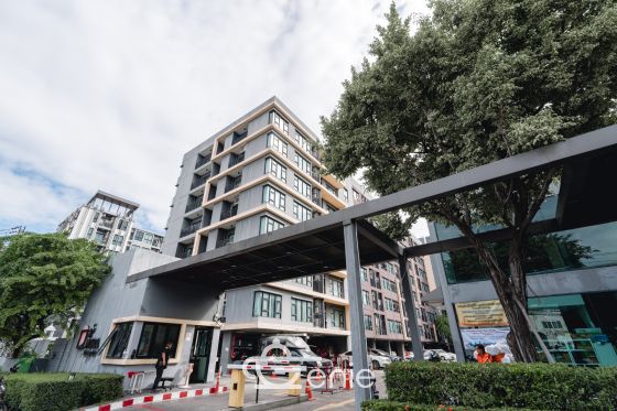 #Ratchayothin Large room 31 sq.m. || ๐๏ธ4 minutes to #MajorRatchayothin || ๐ 2 minutes to #BTSSenaNikom || Installments as low as 8,xxx baht. Code