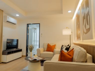 #รัชดา17 ห้องใหญ่ 37 ตร.ม.✨ || 🚝 450 เมตรเดินถึง #MRTสุทธิสาร || 3 นาที ตลาดห้วยขวาง 🛍️ 10 นาที #เซ็นทรัลพระราม9 || 💵 ผ่อนเพียง 9,xxx บาท || รหัส3570