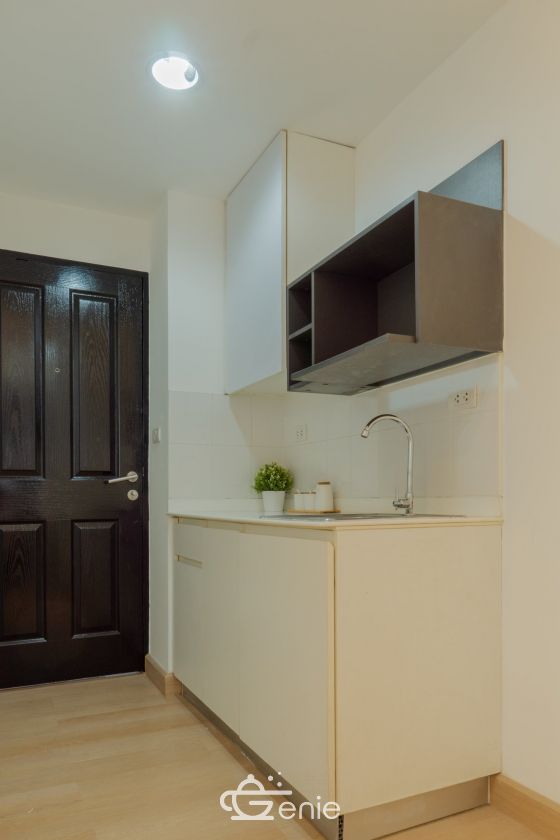 #Ratchada17 Large room, 37 sq.m. ✨ || 🚝 450 meters walk to #MRT Sutthisan || 3 minutes to Huai Khwang Market 🛍️ 10 minutes to #Central Rama 9 || 💵 Installments as low as 9,xxx baht || Code 3570