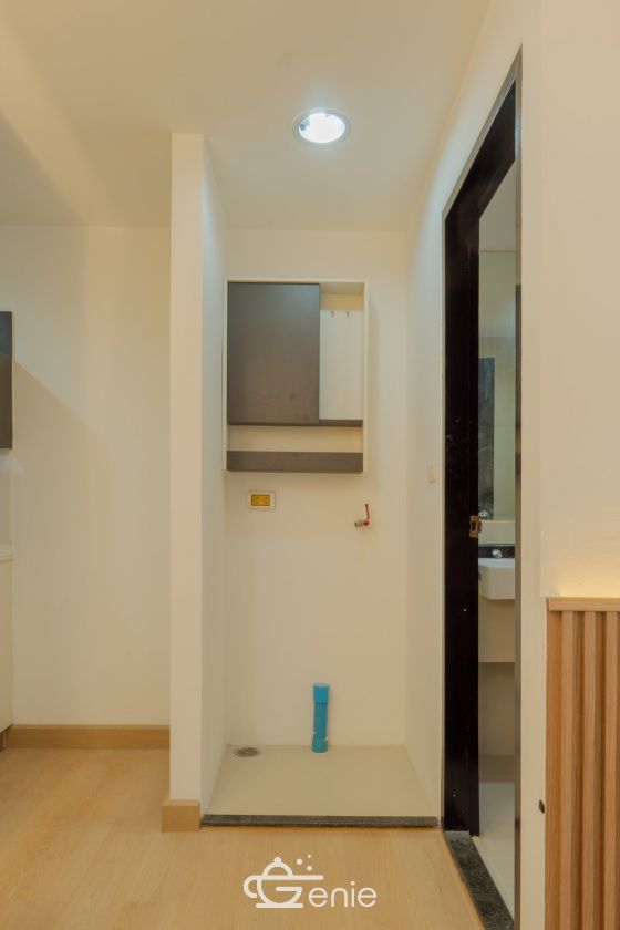 #Ratchada17 Large room, 37 sq.m. ✨ || 🚝 450 meters walk to #MRT Sutthisan || 3 minutes to Huai Khwang Market 🛍️ 10 minutes to #Central Rama 9 || 💵 Installments as low as 9,xxx baht || Code 3570