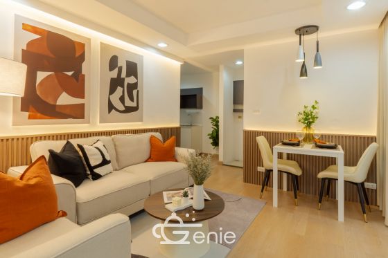 #Ratchada17 Large room, 37 sq.m. ✨ || 🚝 450 meters walk to #MRT Sutthisan || 3 minutes to Huai Khwang Market 🛍️ 10 minutes to #Central Rama 9 || 💵 Installments as low as 9,xxx baht || Code 3570