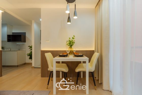 #Ratchada17 Large room, 37 sq.m. ✨ || 🚝 450 meters walk to #MRT Sutthisan || 3 minutes to Huai Khwang Market 🛍️ 10 minutes to #Central Rama 9 || 💵 Installments as low as 9,xxx baht || Code 3570