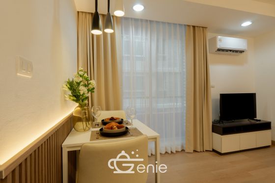 #Ratchada17 Large room, 37 sq.m. ✨ || 🚝 450 meters walk to #MRT Sutthisan || 3 minutes to Huai Khwang Market 🛍️ 10 minutes to #Central Rama 9 || 💵 Installments as low as 9,xxx baht || Code 3570