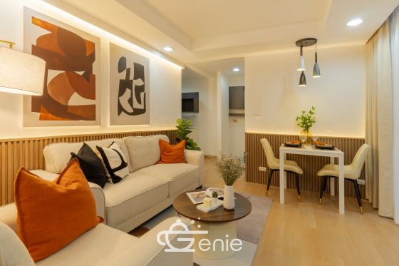 #Ratchada17 Large room, 37 sq.m. ✨ || 🚝 450 meters walk to #MRT Sutthisan || 3 minutes to Huai Khwang Market 🛍️ 10 minutes to #Central Rama 9 || 💵 Installments as low as 9,xxx baht || Code 3570