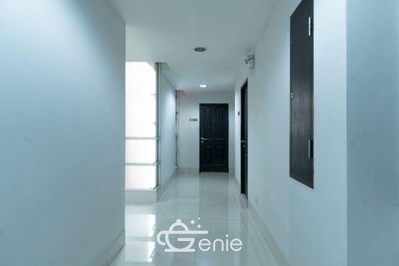 #Ratchada17 Large room, 37 sq.m. ✨ || 🚝 450 meters walk to #MRT Sutthisan || 3 minutes to Huai Khwang Market 🛍️ 10 minutes to #Central Rama 9 || 💵 Installments as low as 9,xxx baht || Code 3570