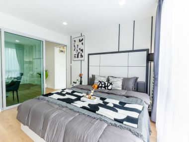 #ThaPra #ThoetThai33 || ✨Large 36 sq m room || 🚝 Next to BTS #TaladPlu || 💵 Installments starting at only 8,xxx THB || 🚶‍♀️ 500 meters walk to #TheMallThaPra || 10 minutes to ICONSIAM || 🛍️ Fully furnished, ready to move in.