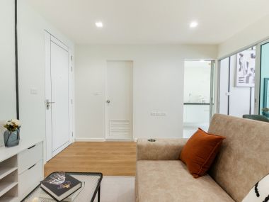 #ThaPra #ThoetThai33 || ✨Large 36 sq m room || 🚝 Next to BTS #TaladPlu || 💵 Installments starting at only 8,xxx THB || 🚶‍♀️ 500 meters walk to #TheMallThaPra || 10 minutes to ICONSIAM || 🛍️ Fully furnished, ready to move in.