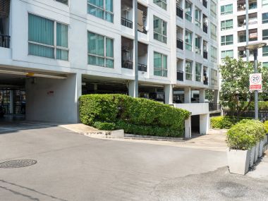 #ThaPra #ThoetThai33 || ✨Large 36 sq m room || 🚝 Next to BTS #TaladPlu || 💵 Installments starting at only 8,xxx THB || 🚶‍♀️ 500 meters walk to #TheMallThaPra || 10 minutes to ICONSIAM || 🛍️ Fully furnished, ready to move in.