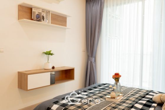 #Rattanathibet – #Khaerai || ⭐️Large, brand new unit with luxurious furnishings || ✨2 bedrooms, 50 sq m || 💵 Installments as low as 7,xxx baht || 🚝 200 meters walk to #MRTBangKraso || 🛍️ 5 minutes to #CentralRattanathibet || 2 minutes to Nonthaburi Provincial Government Center || Near Khaerai Intersection