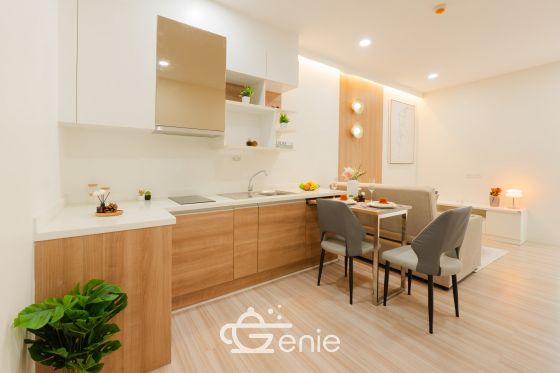 #Rattanathibet – #Khaerai || ⭐️Large, brand new unit with luxurious furnishings || ✨2 bedrooms, 50 sq m || 💵 Installments as low as 7,xxx baht || 🚝 200 meters walk to #MRTBangKraso || 🛍️ 5 minutes to #CentralRattanathibet || 2 minutes to Nonthaburi Provincial Government Center || Near Khaerai Intersection