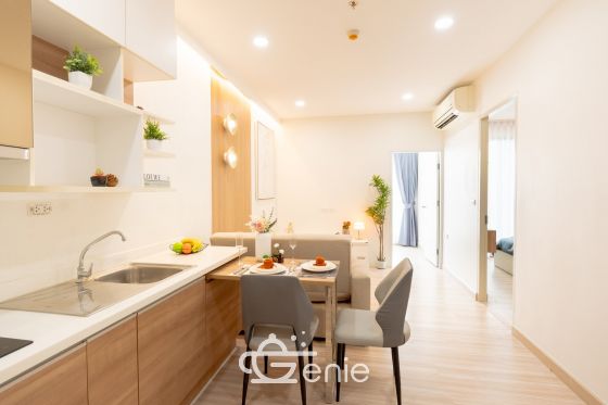 #Rattanathibet – #Khaerai || ⭐️Large, brand new unit with luxurious furnishings || ✨2 bedrooms, 50 sq m || 💵 Installments as low as 7,xxx baht || 🚝 200 meters walk to #MRTBangKraso || 🛍️ 5 minutes to #CentralRattanathibet || 2 minutes to Nonthaburi Provincial Government Center || Near Khaerai Intersection