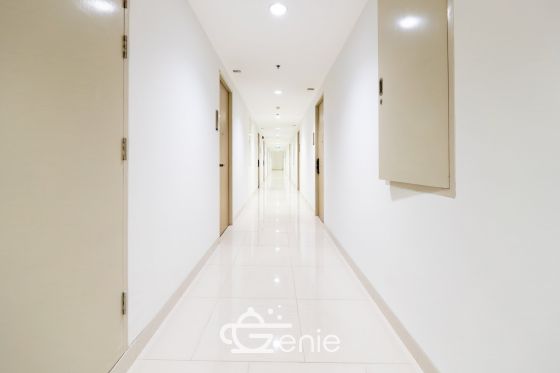 #Rattanathibet – #Khaerai || ⭐️Large, brand new unit with luxurious furnishings || ✨2 bedrooms, 50 sq m || 💵 Installments as low as 7,xxx baht || 🚝 200 meters walk to #MRTBangKraso || 🛍️ 5 minutes to #CentralRattanathibet || 2 minutes to Nonthaburi Provincial Government Center || Near Khaerai Intersection