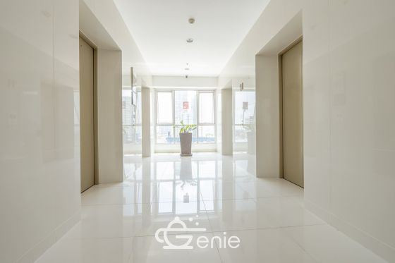 #Rattanathibet – #Khaerai || ⭐️Large, brand new unit with luxurious furnishings || ✨2 bedrooms, 50 sq m || 💵 Installments as low as 7,xxx baht || 🚝 200 meters walk to #MRTBangKraso || 🛍️ 5 minutes to #CentralRattanathibet || 2 minutes to Nonthaburi Provincial Government Center || Near Khaerai Intersection