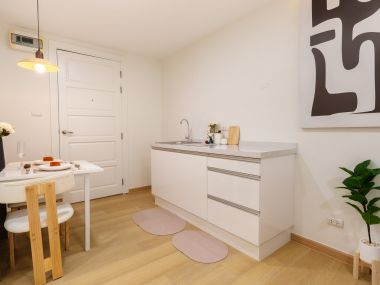 #Ratchada #HuaiKhwang || Large room, 32 sq.m. || 🚝 5 minutes to MRT Huai Khwang || 💵 Affordable monthly payments, only 9,xxx THB!!! || 🛍️ Fully furnished, ready to move in.