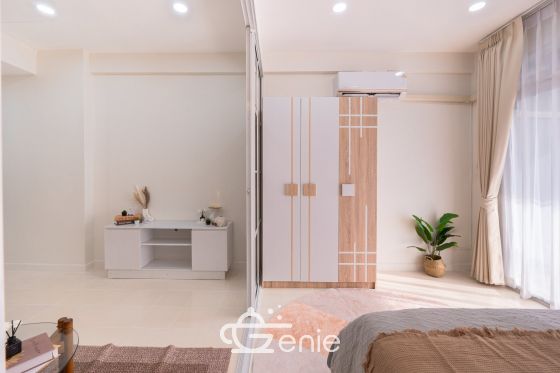 #Ramkhamhaeng #HuaMak || Large room, price under 2 million baht || 🚈 Near MRT Lam Sali Intersection || 💵 Installments as low as 6,xxx baht!! || 🎓 5 minutes to Ramkhamhaeng University || 🛍️ Fully furnished, ready to move in. Owner selling directly, only one unit available. Interested? Message me quickly! 😊 Condo Fak Khao Pode (Ramkhamhaeng 40) Project 📍 https://share.google/Slc7muQM35punc9tN This room is decorated in a Modern Japanese style, perfectly blending simplicity with warmth. It uses earth tones, wooden furniture, and warm white lighting. It helps create a calm and relaxing atmosphere, giving you the feeling of being on vacation every time you come home. . ✅ Room Details • Spacious 38 square meters of living space 🤯 • 1 Bedroom • 1 Bathroom • Separate open kitchen • 18th floor, Building 3 • Fully furnished, ready to move in. . >>> Price only 1.79 million baht <<< . 🔸Amenities🔸 💪🏻Fitness Center 🔒 Key Card access system, 24-hour CCTV 👮🏻♂️ CCTV & 24-hour security guard 🚘 Parking . 🔸Nearby Landmarks🔸 Transportation • MRT Yellow Line, Lam Sali Intersection Station • MRT Sri Kreetha Station • Airport Rail Link Hua Mak Shopping Centers • The Mall Lifestore Bangkapi • Makro Bangkapi • Lotus's Bangkapi Educational Institutions • Ramkhamhaeng University • Assumption University Hua Mak Campus • National Institute of Development Administration (NIDA) Medical Center • Ramkhamhaeng Hospital • Samitivej Srinakarin Hospital • Vejthani Hospital . Interested in loan application consultation, press 1️⃣ Interested in scheduling a viewing, press 2️⃣ Inquire about booking, press 3️⃣ Interested? Message us in Inbox! Or Line: @genie-property.com ## Hotline 📱 082-549-6669, 095-495-5463, 093-232-9888 ## #secondhandcondo #newlyrenovatedcondo #genieproperty #secondhandcondo #condonearbts #condo #renovated #affordablecondo #condonearbts #fullyfurnishedcondo #affordableinstallments #cheaperthanrent #OwnerSelling #Ramkhamhaeng #HuaMak #RamkhamhaengUniversity #CornHouseCondo #MRT #TheMallBangkapi #RamkhamhaengHospital #RamkhamhaengCondo #UsedCondoForSale