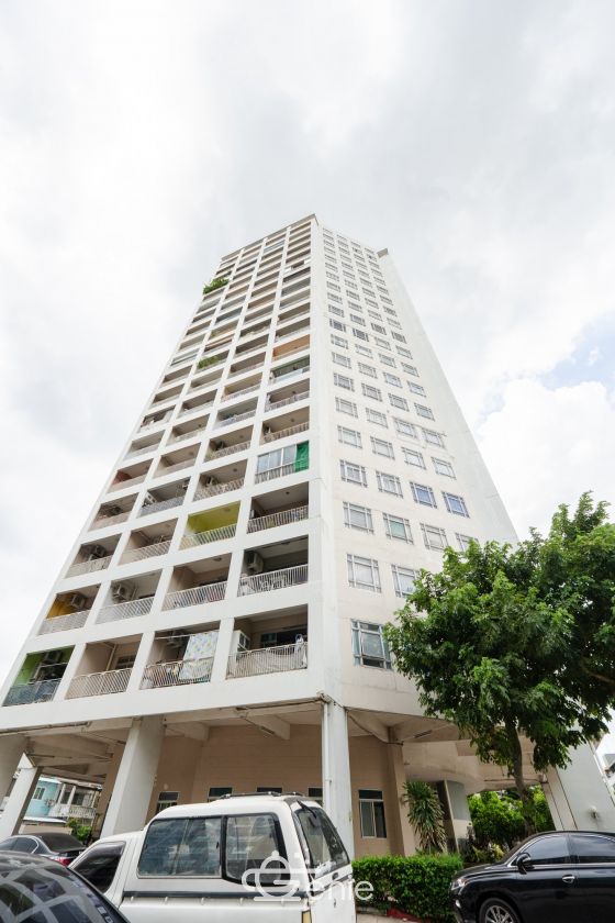 #Ramkhamhaeng #HuaMak || Large room, price under 2 million baht || 🚈 Near MRT Lam Sali Intersection || 💵 Installments as low as 6,xxx baht!! || 🎓 5 minutes to Ramkhamhaeng University || 🛍️ Fully furnished, ready to move in. Owner selling directly, only one unit available. Interested? Message me quickly! 😊 Condo Fak Khao Pode (Ramkhamhaeng 40) Project 📍 https://share.google/Slc7muQM35punc9tN This room is decorated in a Modern Japanese style, perfectly blending simplicity with warmth. It uses earth tones, wooden furniture, and warm white lighting. It helps create a calm and relaxing atmosphere, giving you the feeling of being on vacation every time you come home. . ✅ Room Details • Spacious 38 square meters of living space 🤯 • 1 Bedroom • 1 Bathroom • Separate open kitchen • 18th floor, Building 3 • Fully furnished, ready to move in. . >>> Price only 1.79 million baht <<< . 🔸Amenities🔸 💪🏻Fitness Center 🔒 Key Card access system, 24-hour CCTV 👮🏻♂️ CCTV & 24-hour security guard 🚘 Parking . 🔸Nearby Landmarks🔸 Transportation • MRT Yellow Line, Lam Sali Intersection Station • MRT Sri Kreetha Station • Airport Rail Link Hua Mak Shopping Centers • The Mall Lifestore Bangkapi • Makro Bangkapi • Lotus's Bangkapi Educational Institutions • Ramkhamhaeng University • Assumption University Hua Mak Campus • National Institute of Development Administration (NIDA) Medical Center • Ramkhamhaeng Hospital • Samitivej Srinakarin Hospital • Vejthani Hospital . Interested in loan application consultation, press 1️⃣ Interested in scheduling a viewing, press 2️⃣ Inquire about booking, press 3️⃣ Interested? Message us in Inbox! Or Line: @genie-property.com ## Hotline 📱 082-549-6669, 095-495-5463, 093-232-9888 ## #secondhandcondo #newlyrenovatedcondo #genieproperty #secondhandcondo #condonearbts #condo #renovated #affordablecondo #condonearbts #fullyfurnishedcondo #affordableinstallments #cheaperthanrent #OwnerSelling #Ramkhamhaeng #HuaMak #RamkhamhaengUniversity #CornHouseCondo #MRT #TheMallBangkapi #RamkhamhaengHospital #RamkhamhaengCondo #UsedCondoForSale