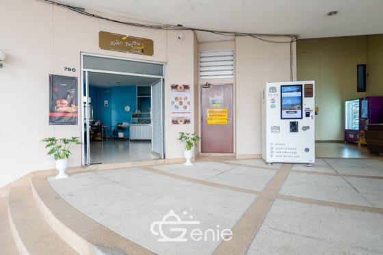#Ramkhamhaeng #HuaMak || Large room, price under 2 million baht || 🚈 Near MRT Lam Sali Intersection || 💵 Installments as low as 6,xxx baht!! || 🎓 5 minutes to Ramkhamhaeng University || 🛍️ Fully furnished, ready to move in. Owner selling directly, only one unit available. Interested? Message me quickly! 😊 Condo Fak Khao Pode (Ramkhamhaeng 40) Project 📍 https://share.google/Slc7muQM35punc9tN This room is decorated in a Modern Japanese style, perfectly blending simplicity with warmth. It uses earth tones, wooden furniture, and warm white lighting. It helps create a calm and relaxing atmosphere, giving you the feeling of being on vacation every time you come home. . ✅ Room Details • Spacious 38 square meters of living space 🤯 • 1 Bedroom • 1 Bathroom • Separate open kitchen • 18th floor, Building 3 • Fully furnished, ready to move in. . >>> Price only 1.79 million baht <<< . 🔸Amenities🔸 💪🏻Fitness Center 🔒 Key Card access system, 24-hour CCTV 👮🏻♂️ CCTV & 24-hour security guard 🚘 Parking . 🔸Nearby Landmarks🔸 Transportation • MRT Yellow Line, Lam Sali Intersection Station • MRT Sri Kreetha Station • Airport Rail Link Hua Mak Shopping Centers • The Mall Lifestore Bangkapi • Makro Bangkapi • Lotus's Bangkapi Educational Institutions • Ramkhamhaeng University • Assumption University Hua Mak Campus • National Institute of Development Administration (NIDA) Medical Center • Ramkhamhaeng Hospital • Samitivej Srinakarin Hospital • Vejthani Hospital . Interested in loan application consultation, press 1️⃣ Interested in scheduling a viewing, press 2️⃣ Inquire about booking, press 3️⃣ Interested? Message us in Inbox! Or Line: @genie-property.com ## Hotline 📱 082-549-6669, 095-495-5463, 093-232-9888 ## #secondhandcondo #newlyrenovatedcondo #genieproperty #secondhandcondo #condonearbts #condo #renovated #affordablecondo #condonearbts #fullyfurnishedcondo #affordableinstallments #cheaperthanrent #OwnerSelling #Ramkhamhaeng #HuaMak #RamkhamhaengUniversity #CornHouseCondo #MRT #TheMallBangkapi #RamkhamhaengHospital #RamkhamhaengCondo #UsedCondoForSale