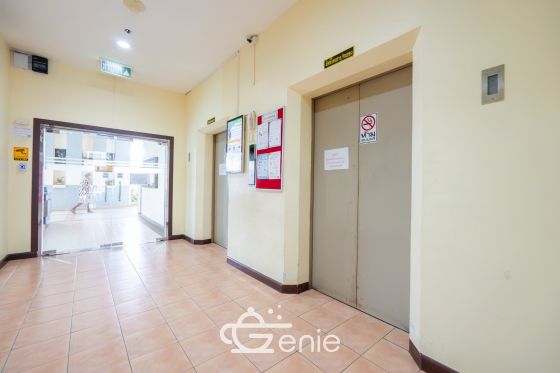 #Ramkhamhaeng #HuaMak || Large room, price under 2 million baht || 🚈 Near MRT Lam Sali Intersection || 💵 Installments as low as 6,xxx baht!! || 🎓 5 minutes to Ramkhamhaeng University || 🛍️ Fully furnished, ready to move in. Owner selling directly, only one unit available. Interested? Message me quickly! 😊 Condo Fak Khao Pode (Ramkhamhaeng 40) Project 📍 https://share.google/Slc7muQM35punc9tN This room is decorated in a Modern Japanese style, perfectly blending simplicity with warmth. It uses earth tones, wooden furniture, and warm white lighting. It helps create a calm and relaxing atmosphere, giving you the feeling of being on vacation every time you come home. . ✅ Room Details • Spacious 38 square meters of living space 🤯 • 1 Bedroom • 1 Bathroom • Separate open kitchen • 18th floor, Building 3 • Fully furnished, ready to move in. . >>> Price only 1.79 million baht <<< . 🔸Amenities🔸 💪🏻Fitness Center 🔒 Key Card access system, 24-hour CCTV 👮🏻♂️ CCTV & 24-hour security guard 🚘 Parking . 🔸Nearby Landmarks🔸 Transportation • MRT Yellow Line, Lam Sali Intersection Station • MRT Sri Kreetha Station • Airport Rail Link Hua Mak Shopping Centers • The Mall Lifestore Bangkapi • Makro Bangkapi • Lotus's Bangkapi Educational Institutions • Ramkhamhaeng University • Assumption University Hua Mak Campus • National Institute of Development Administration (NIDA) Medical Center • Ramkhamhaeng Hospital • Samitivej Srinakarin Hospital • Vejthani Hospital . Interested in loan application consultation, press 1️⃣ Interested in scheduling a viewing, press 2️⃣ Inquire about booking, press 3️⃣ Interested? Message us in Inbox! Or Line: @genie-property.com ## Hotline 📱 082-549-6669, 095-495-5463, 093-232-9888 ## #secondhandcondo #newlyrenovatedcondo #genieproperty #secondhandcondo #condonearbts #condo #renovated #affordablecondo #condonearbts #fullyfurnishedcondo #affordableinstallments #cheaperthanrent #OwnerSelling #Ramkhamhaeng #HuaMak #RamkhamhaengUniversity #CornHouseCondo #MRT #TheMallBangkapi #RamkhamhaengHospital #RamkhamhaengCondo #UsedCondoForSale